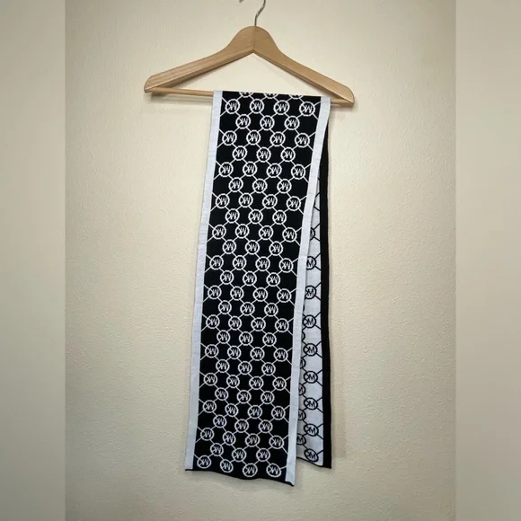 Michael Kors winter scarf - Picture 5 of 6